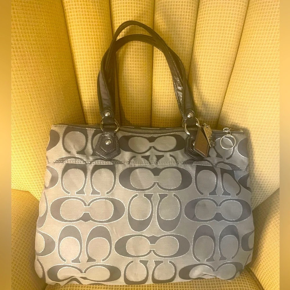 Coach Poppy Signature C Gray - GUC - Picture 7 of 11